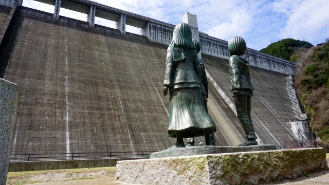 進撃の巨人の少年期像と大山ダム・大分県日田市の聖地巡礼スポット諫山創ゆかりの地