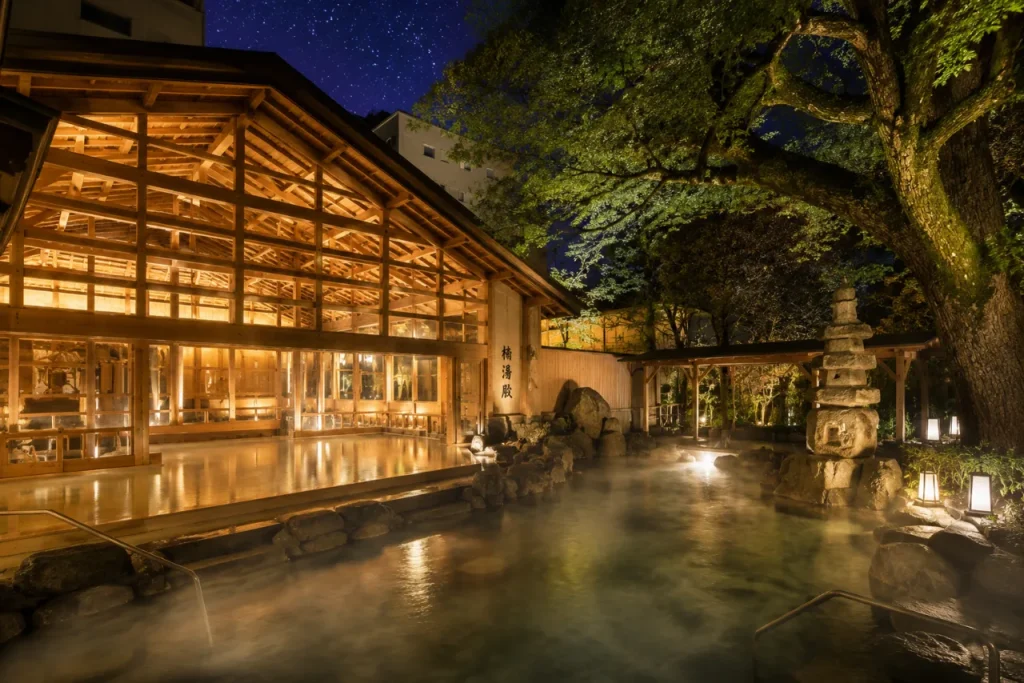 夜の庭園に灯りがともるホテル白菊の露天風呂をイメージした画像