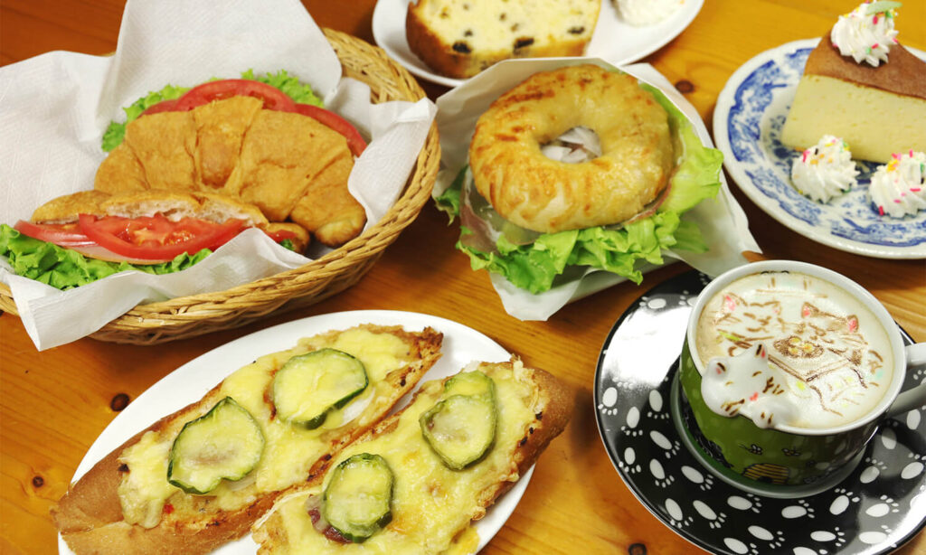 湯布院の人気カフェCafe Duoの軽食メニュー（ケーキ・ピザ・3Dラテアート）