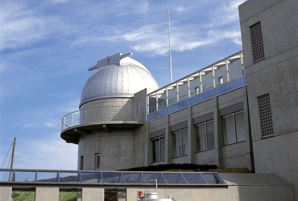 梅園の里・天球館の外観｜星空観測ができる国東市の観光スポット