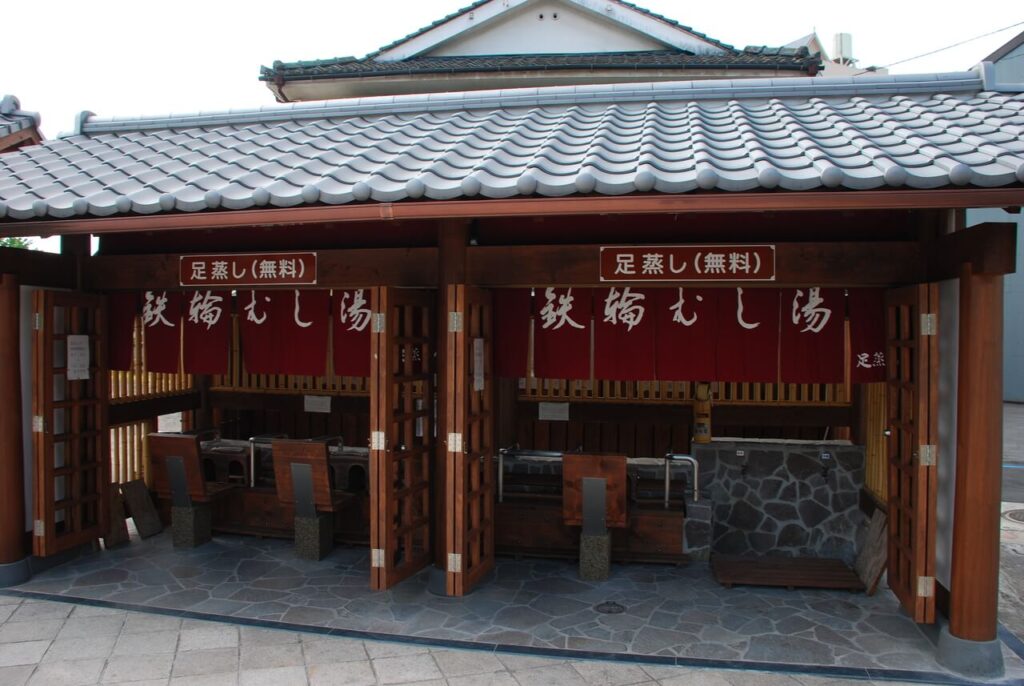鉄輪蒸し湯に併設された、誰でも利用できる無料の足蒸し入口