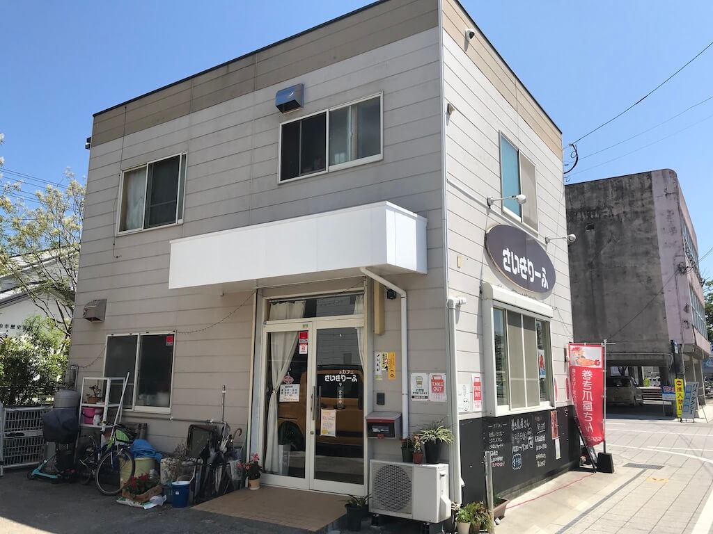 大分佐伯名物ごまだしを提供するカフェ＆居酒屋「さいきりーふ」の店舗入口全体