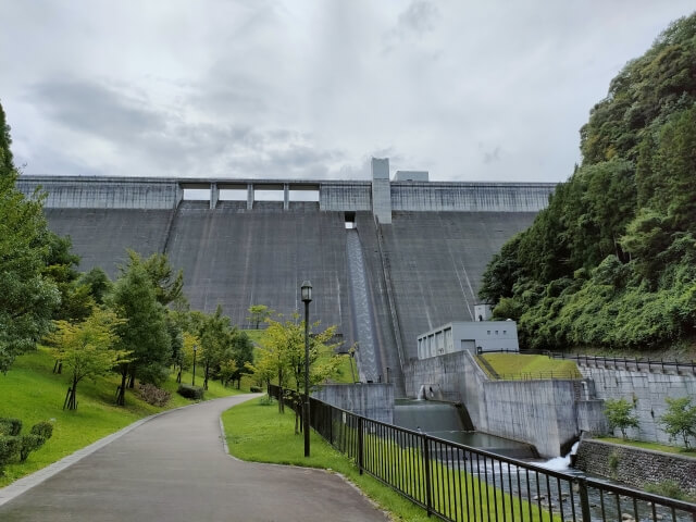 大分県日田市の大山ダムと進撃の巨人聖地風景・諫山創の故郷として知られる観光名所