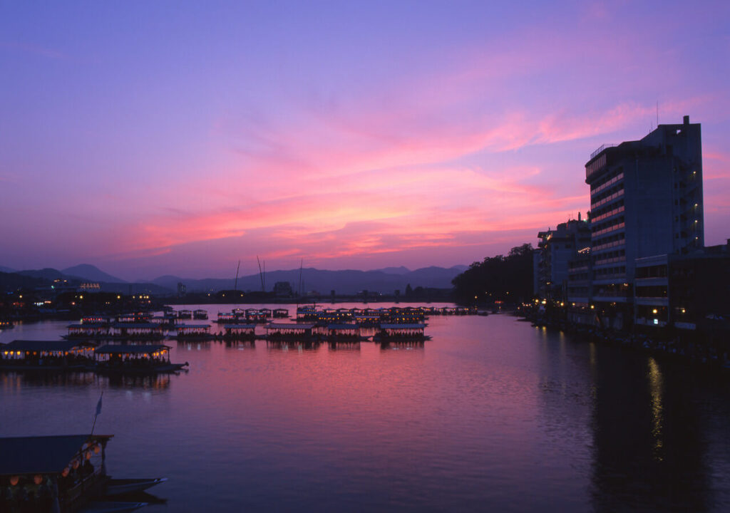 夕日に染まる美しい三隈川（大分県日田市）