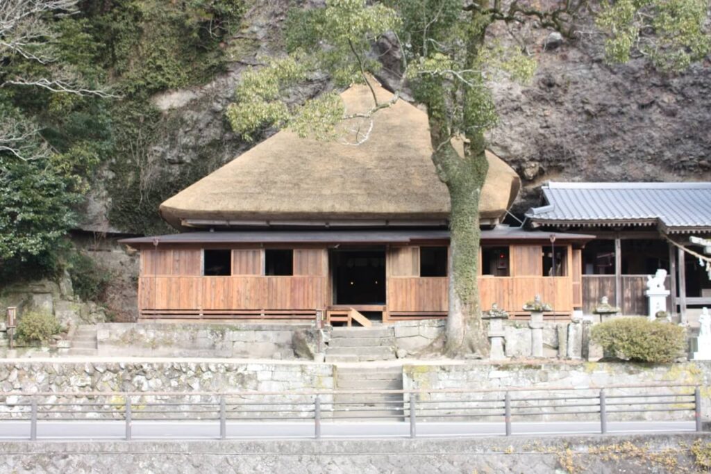 天念寺の正面から見た本堂（大分県豊後高田市）