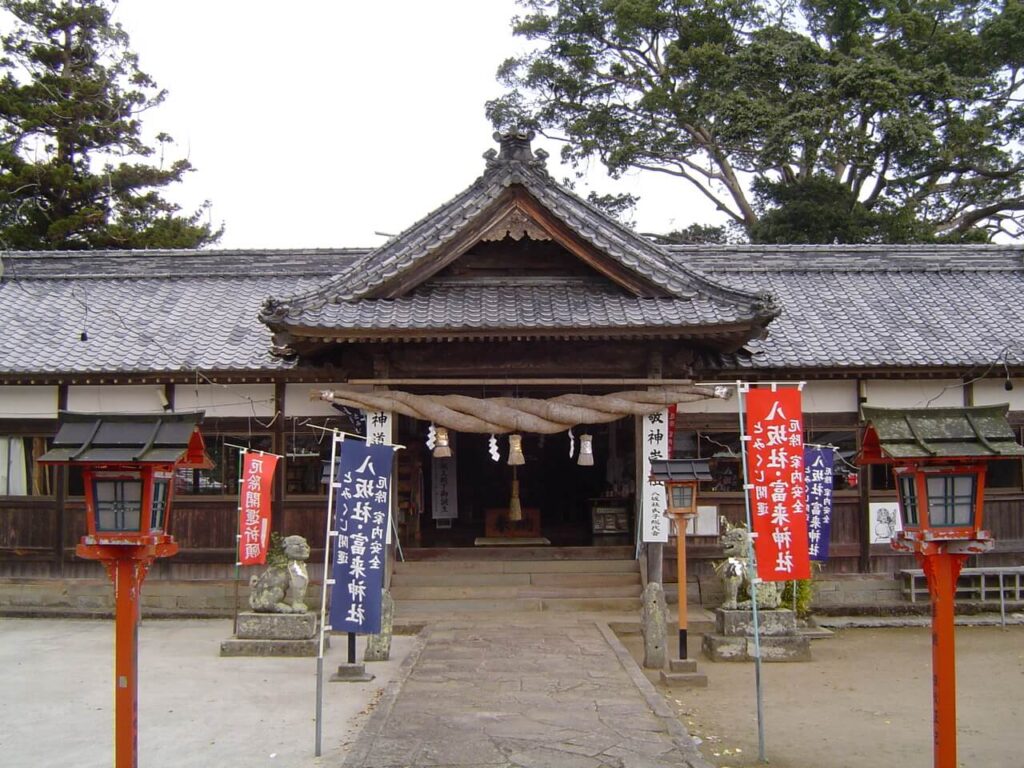 富来神社（八坂社）の拝殿正面｜大分県国東市