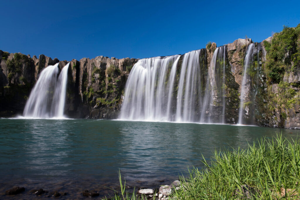 大分県豊後大野市にある日本のナイアガラと呼ばれる原尻の滝
