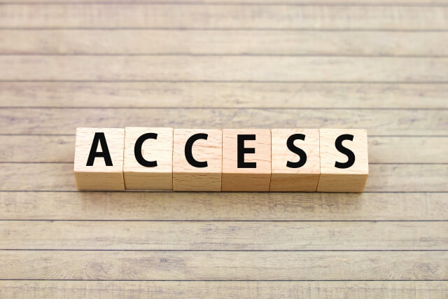 木製ブロックに「ACCESS」と書かれた文字のイメージ
