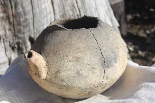 弥生時代の安国寺式土器の注口付き土器の例