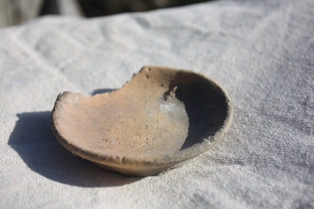 皿形土器に見られる安国寺式土器の特徴例