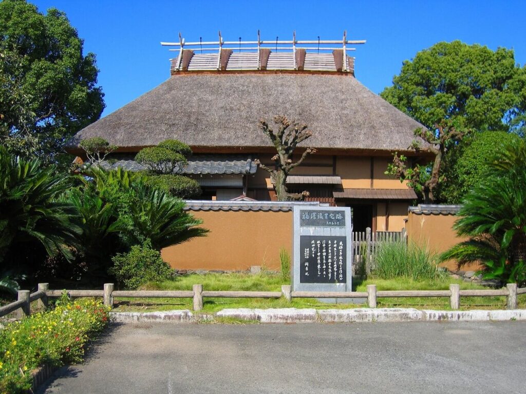 福沢諭吉旧居の外観｜下級武士の暮らしを今に伝える質素な住まい