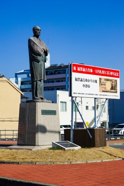 福沢諭吉の銅像｜大分県中津市ゆかりの思想家を象徴するモニュメント